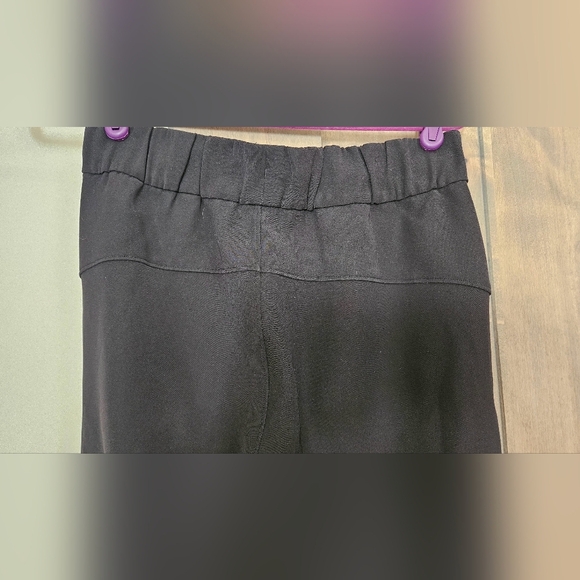 LULULEMON On the Fly Pant in black. Size 2 - Picture 13 of 16
